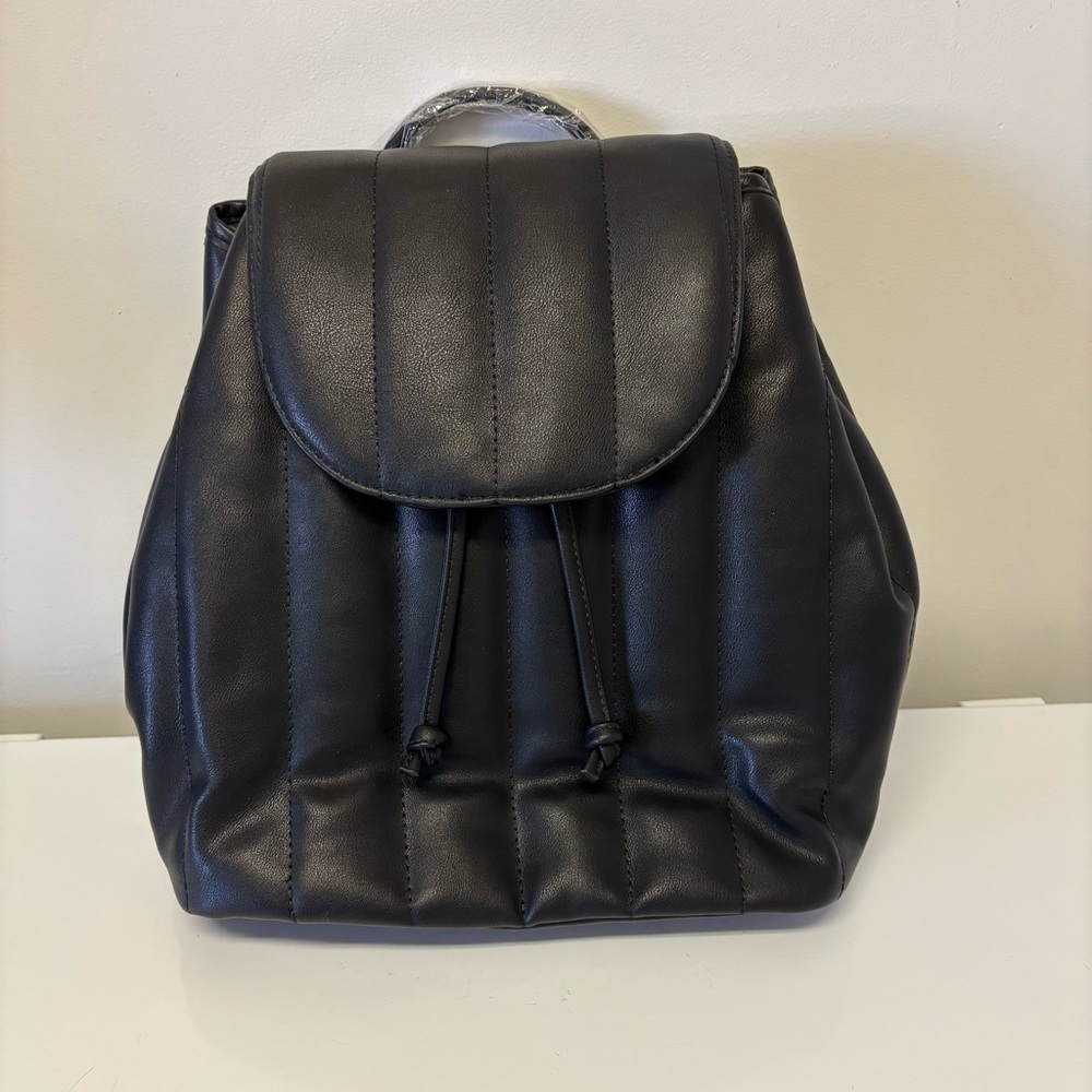 Fawn Design Cinch Quilted Black Womenโs Backpack NEW